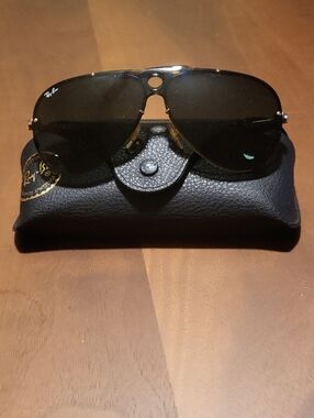 Ray-Ban Men's &Women's Gold Frame Sunglasses with Black Lenses